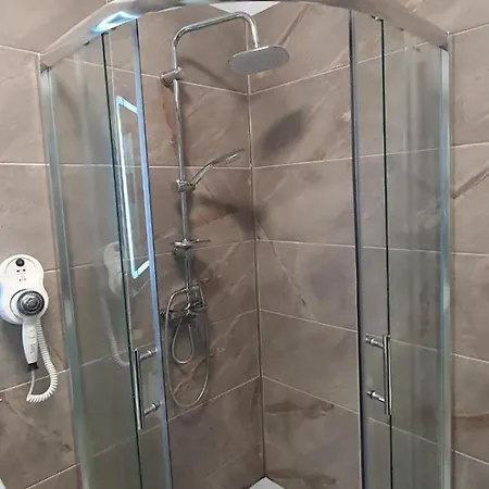 Premium De 4 Stele Cu Piscina Sauna Gym Plaja Apartman