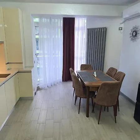 Premium De 4 Stele Cu Piscina Sauna Gym Plaja Năvodari